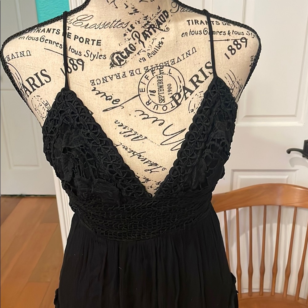 Illa Illa Elegant Black Halter Dress - Picture 2 of 3